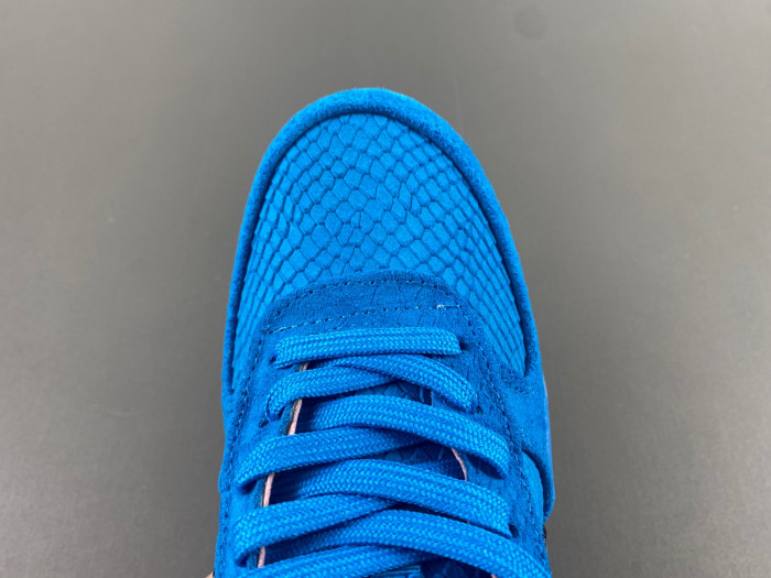 kobe 8 custom “off white” 555035-305