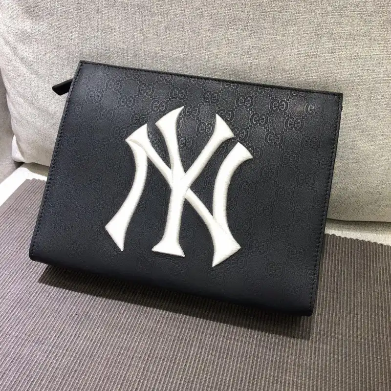 G*u*i bags 1917m0076