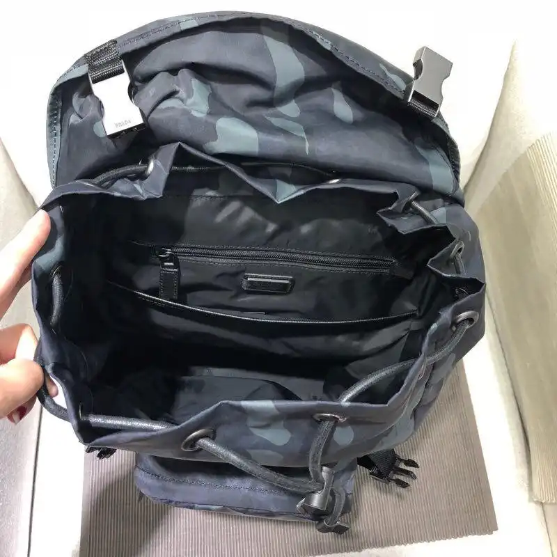 Pra*a bags 1917m0098