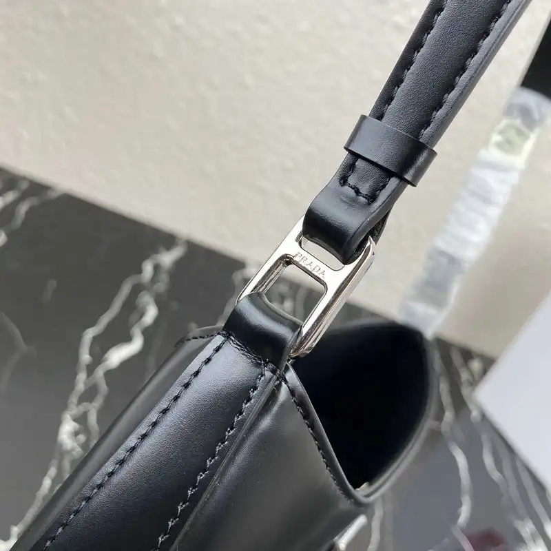 Pra*a bags 2010b570003