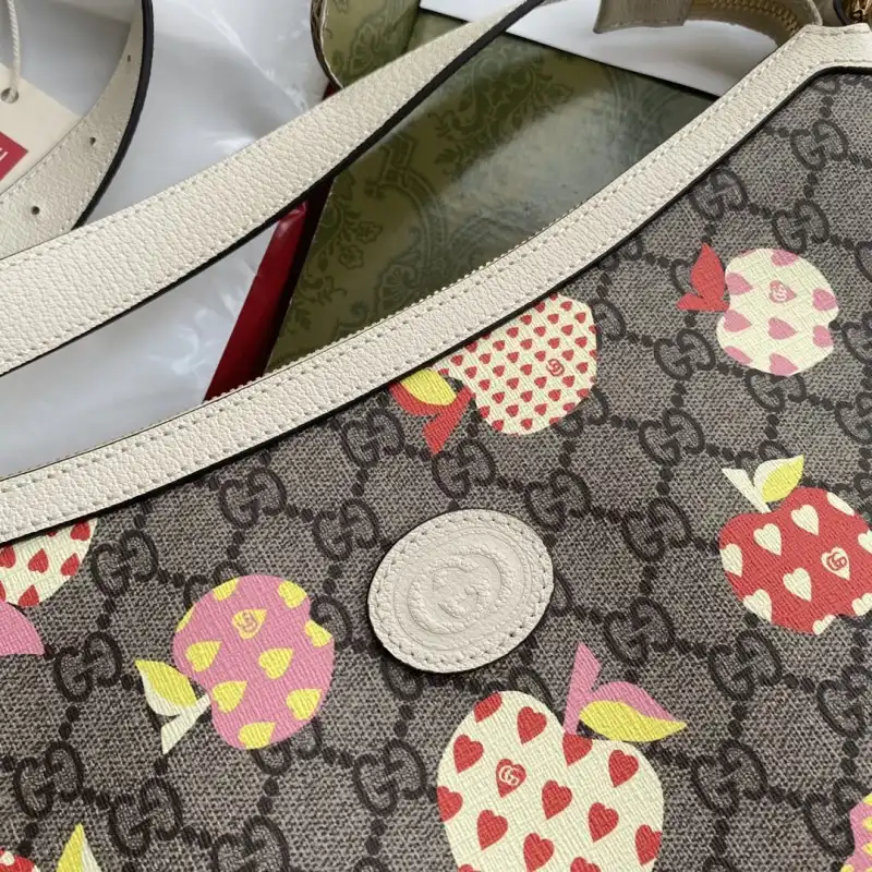 G*u*i s bags 2108ya0077