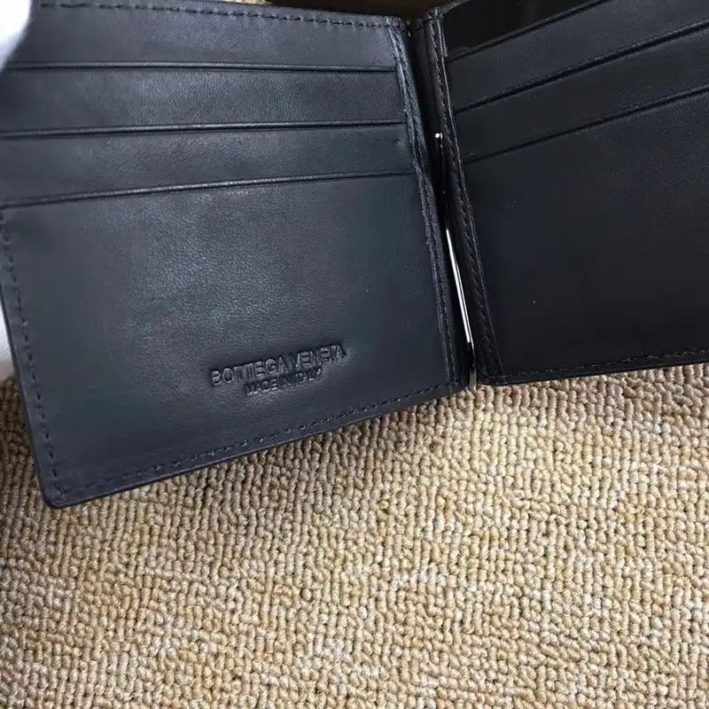 b0tt*ga Ven*ta wallet 2204ht0003