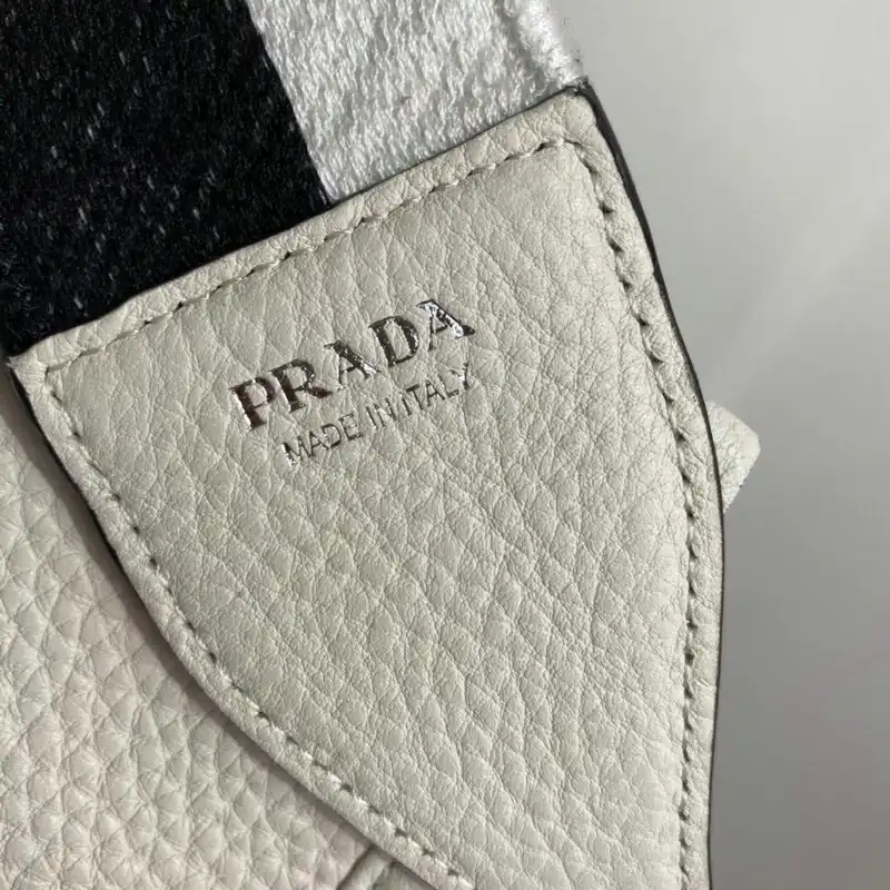 Pra*a bag 2205ya0046