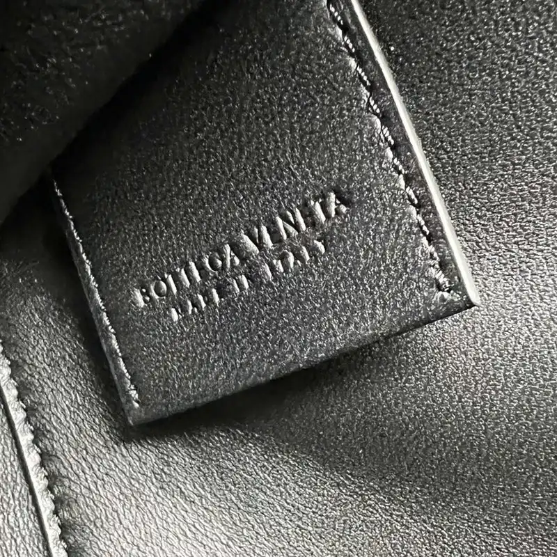 b0tt*ga Ven*ta bag 2209sf0018