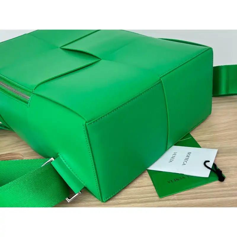 b0tt*ga Ven*ta bag 2211sf0014