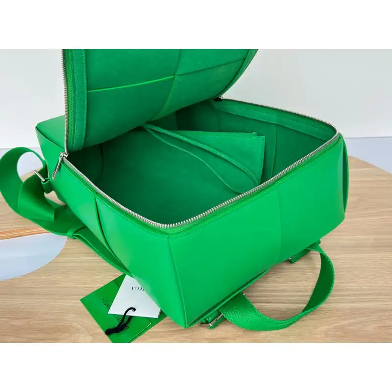 b0tt*ga Ven*ta bag 2211sf0014