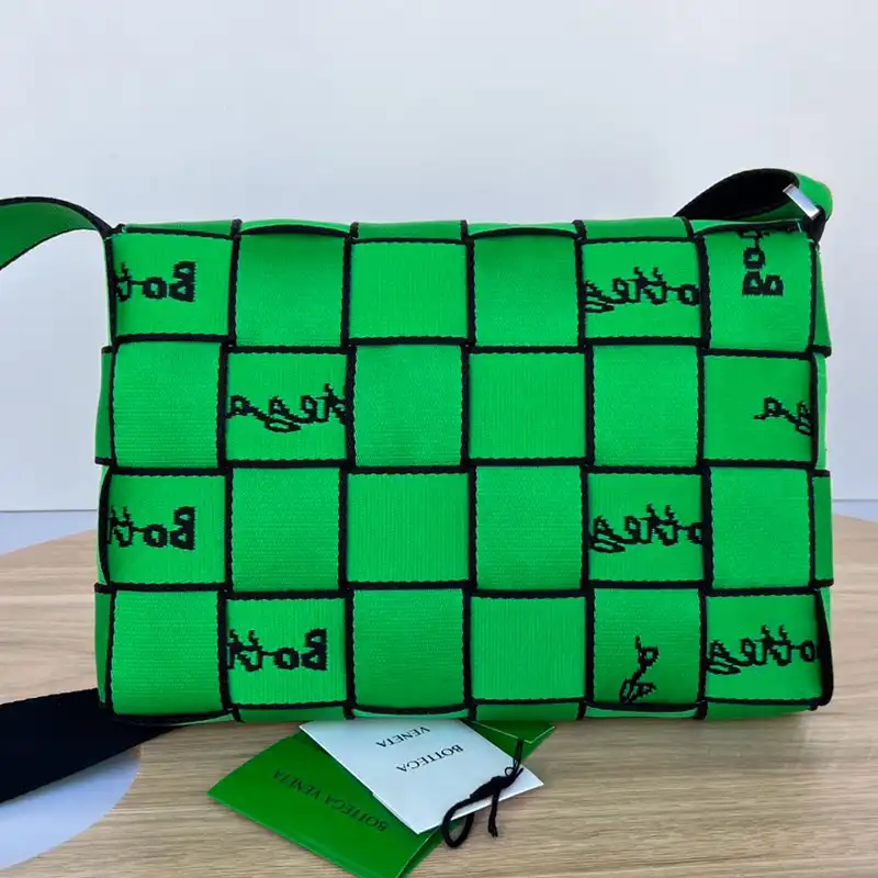 b0tt*ga Ven*ta bag 2211sf0109