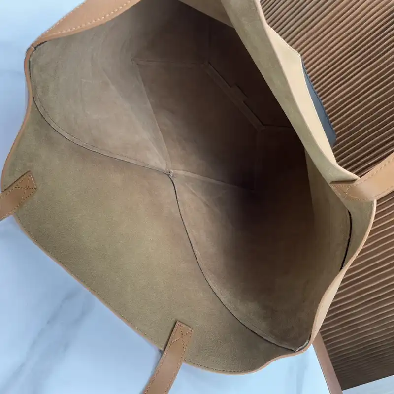 L0ew* bags 2312ya0016