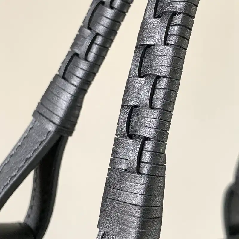 L0ew* bags 2401ya0157