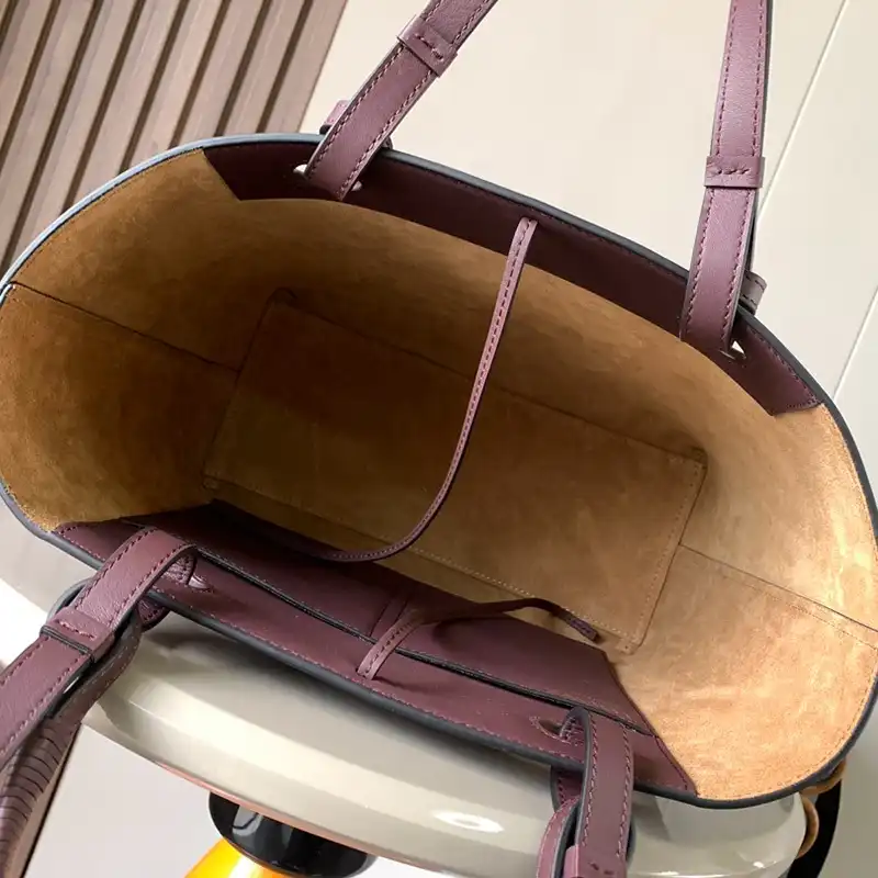 L0ew* bags 2401ya0163