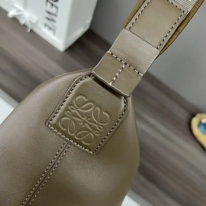 L0ew* bags 2404ya0078