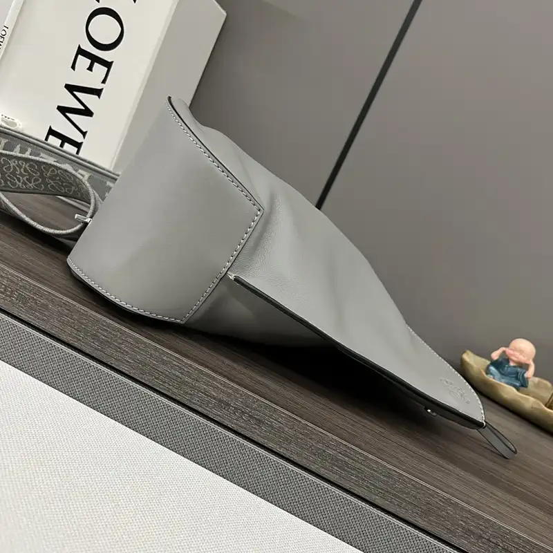 L0ew* bags 2404ya0086