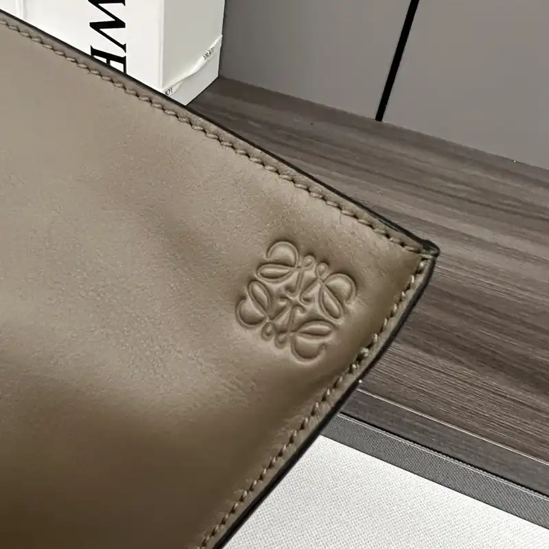 L0ew* bags 2404ya0087