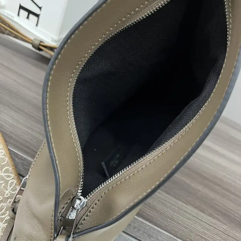 L0ew* bags 2404ya0087