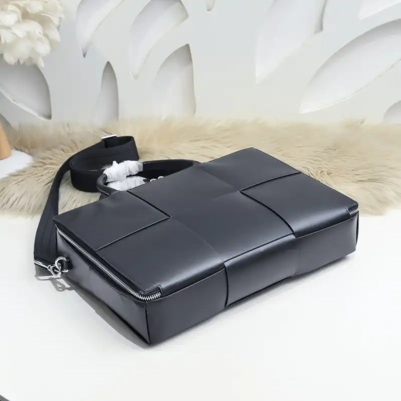 b0tt*ga Ven*ta bags 2406ya0001