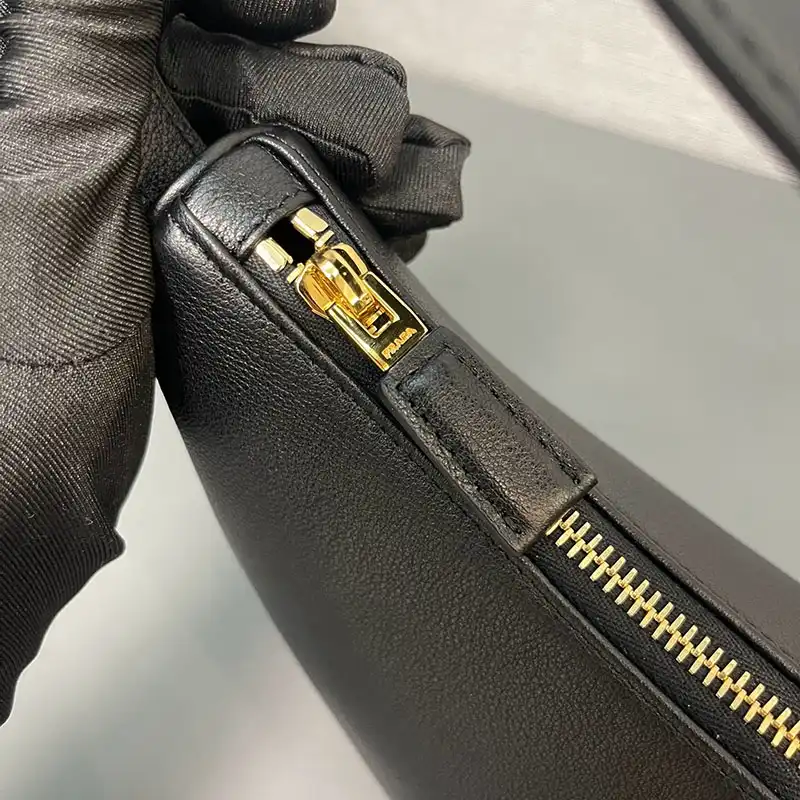 Pra*a bags 2409ya0109