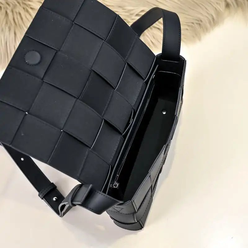 b0tt*ga Ven*ta bags 2411ya0128