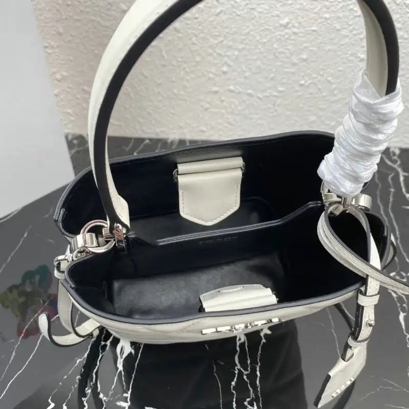 Pra*a bags 2012sh0024