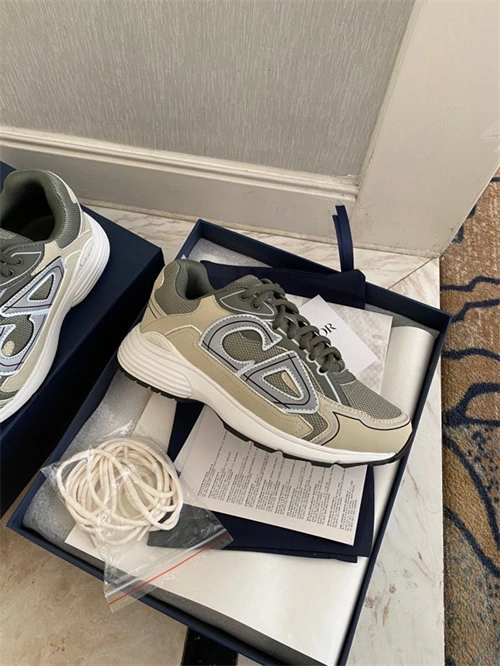 DR B30 Sneakers WellDesigned 1088