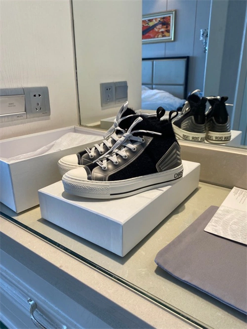 Packable DR Sneaker 1083