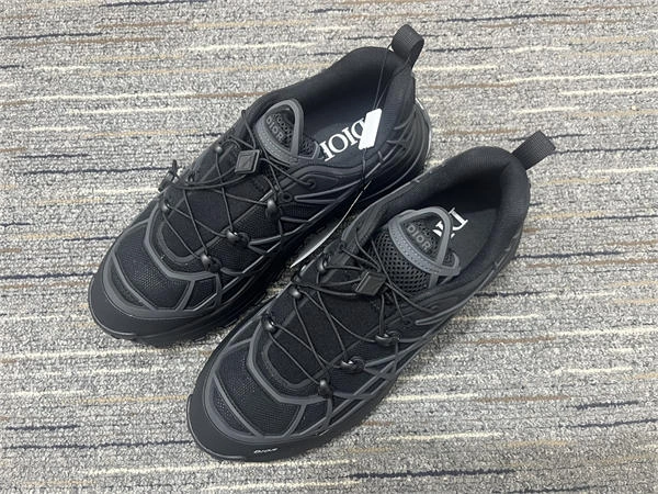 D10r sneaker zipup 1269