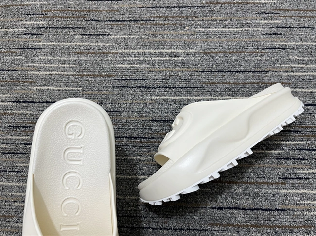 G*u*i slide snug 400