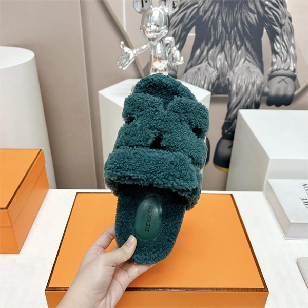 H Slipper Affordable 2319