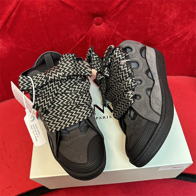 Minimalist Lanvon Curb Sneaker 917