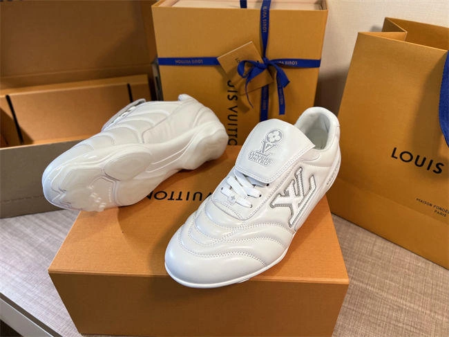 l0vis Vvtt0n wrinklefree 1668