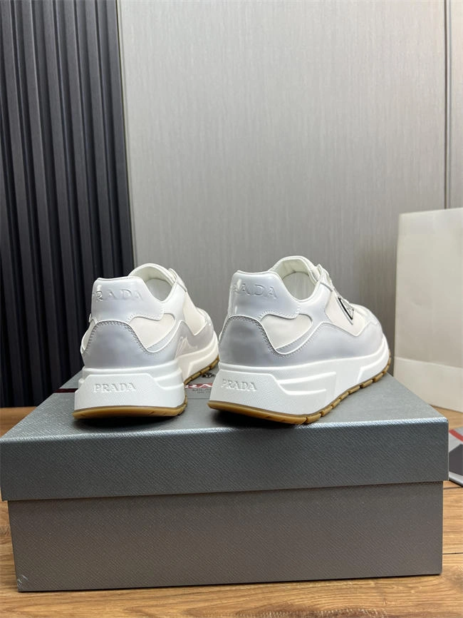 refined Pra*a runner sneaker 3197