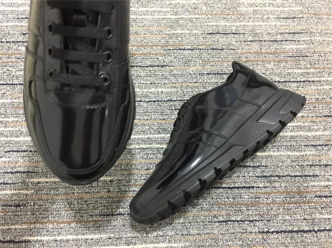 breathable Pra*a sneaker 3363