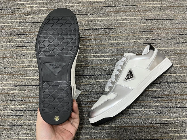 stylish Pra*a sneaker 3369