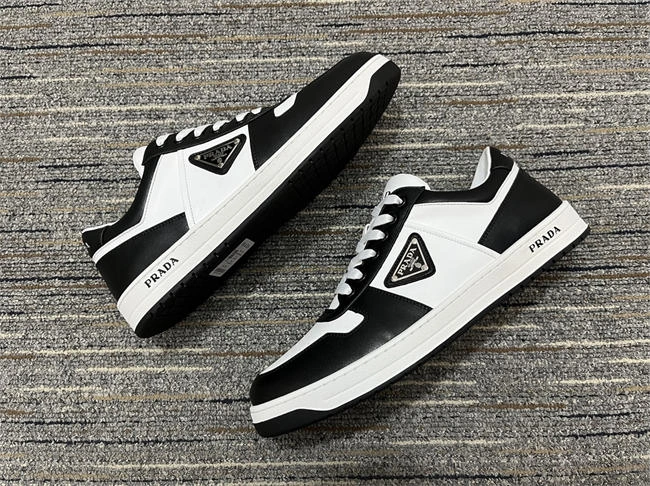 neat Pra*a sneaker 3373